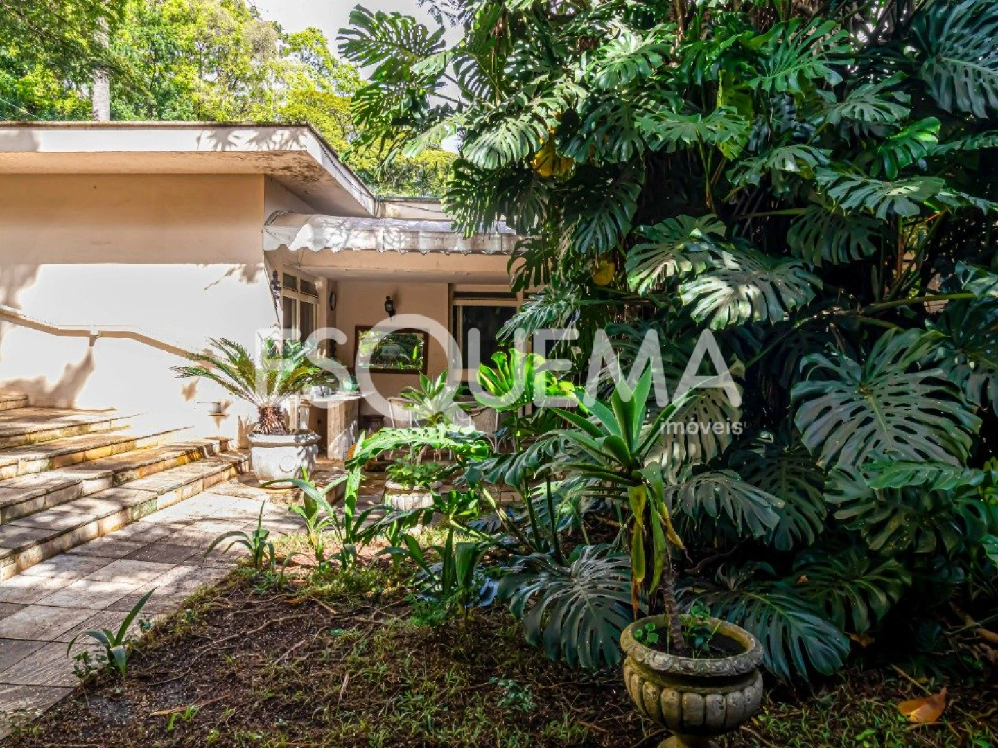 Casa térrea com áreas verdes no Jardim Europa - Imagem 13