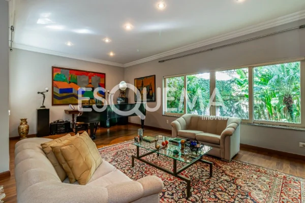 Casa térrea com áreas verdes no Jardim Europa