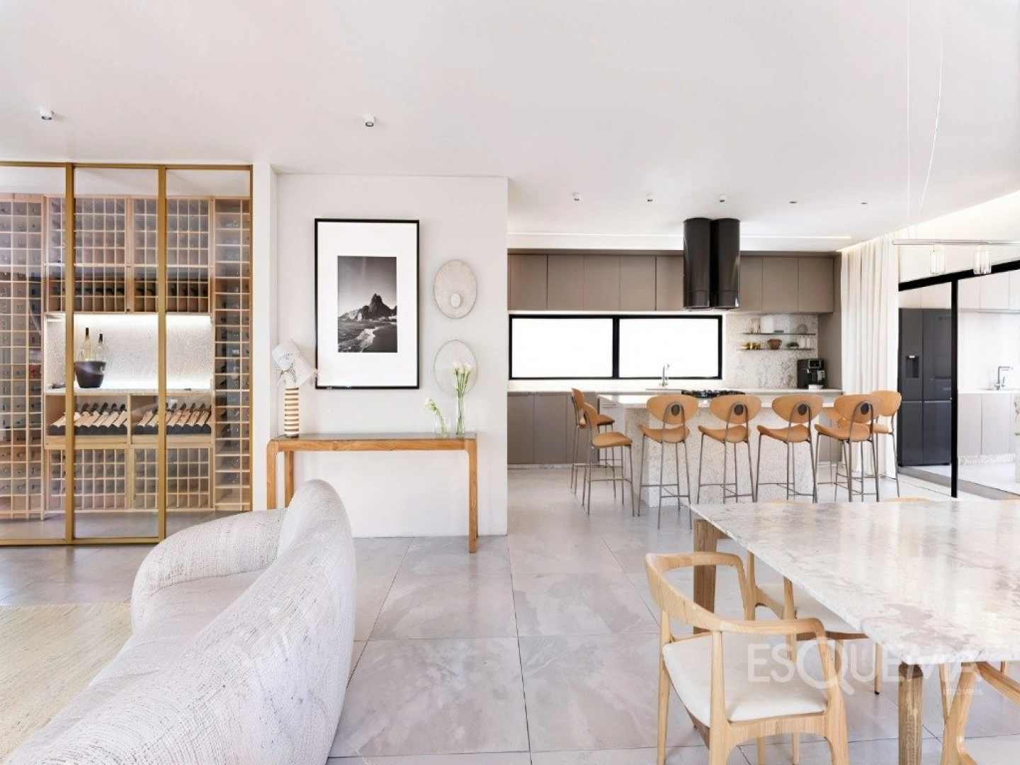 Casa recém-reformada com projeto moderno - Imagem 8