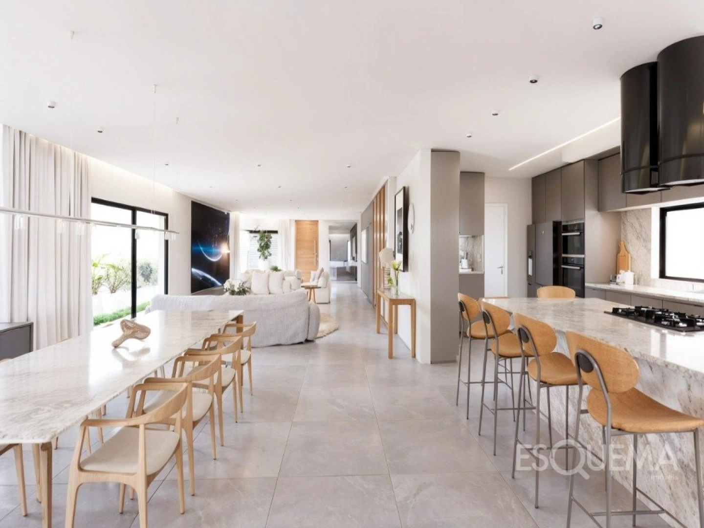 Casa recém-reformada com projeto moderno - Imagem 9