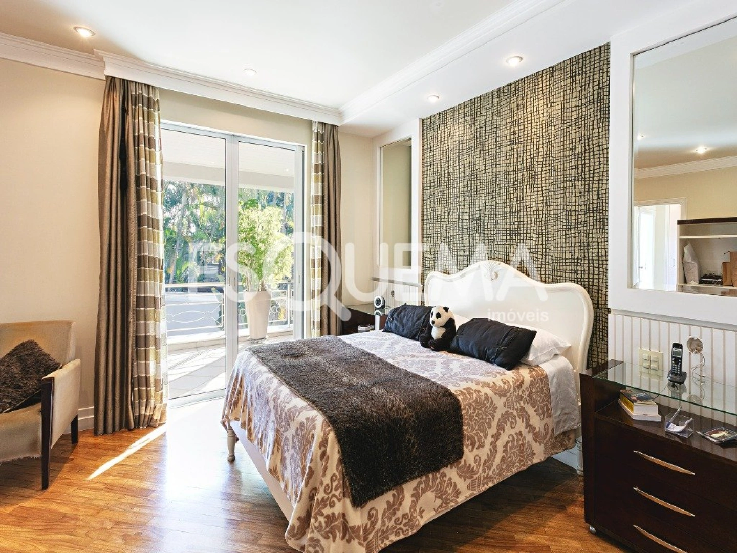 Casa com amplo jardim em rua tranquila no Brooklin - Imagem 11