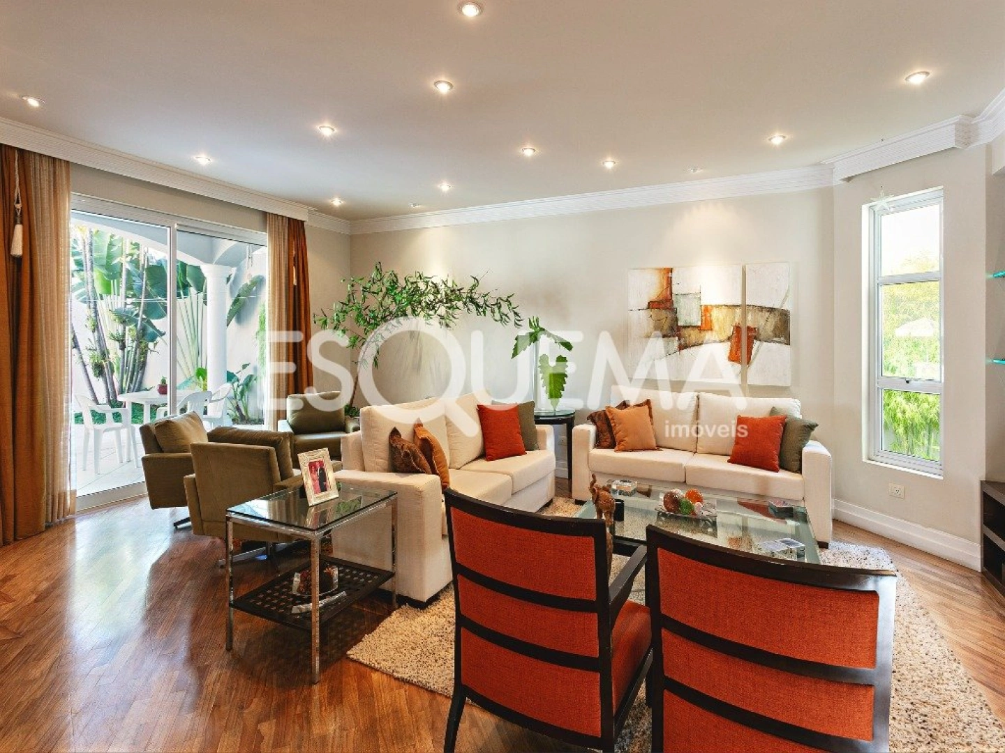 Casa com amplo jardim em rua tranquila no Brooklin - Imagem 5