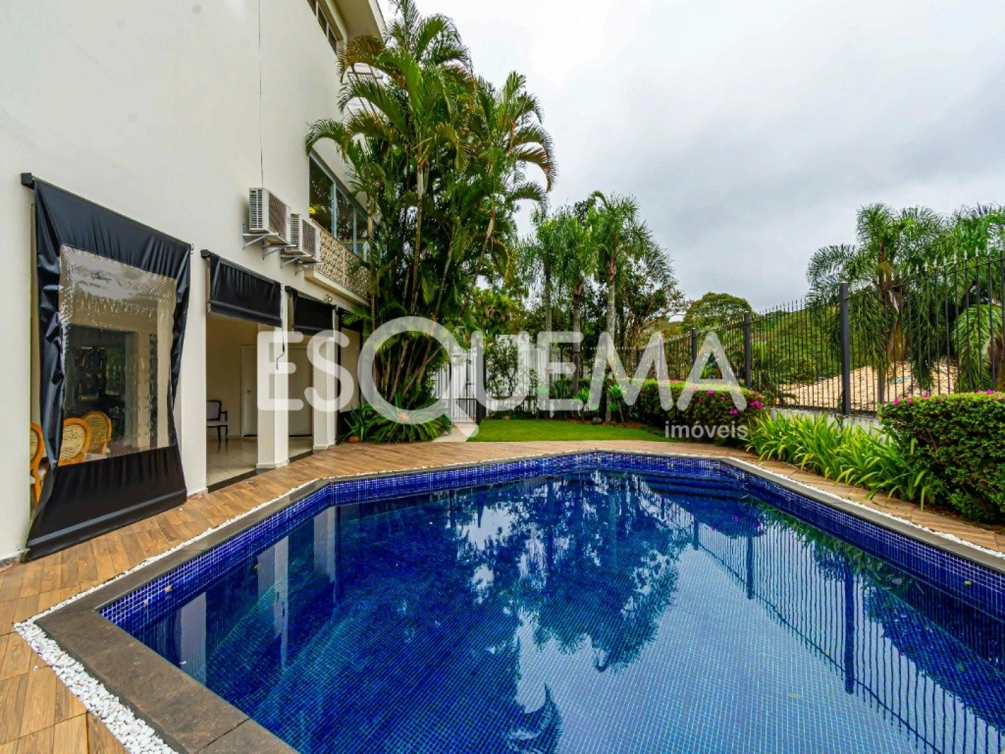 Casa à venda no Morumbi, com jardim e piscina - Imagem 1