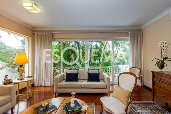 Casa à venda no Morumbi, com jardim e piscina