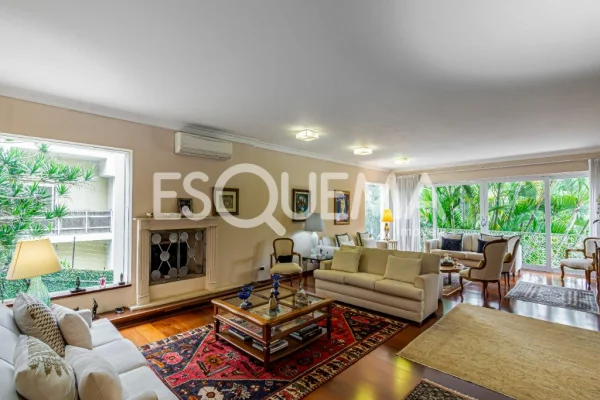 Casa à venda no Morumbi, com jardim e piscina