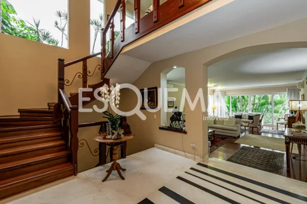 Casa à venda no Morumbi, com jardim e piscina