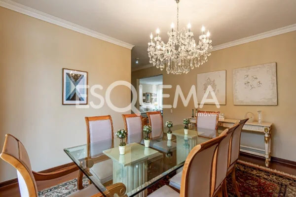 Casa à venda no Morumbi, com jardim e piscina