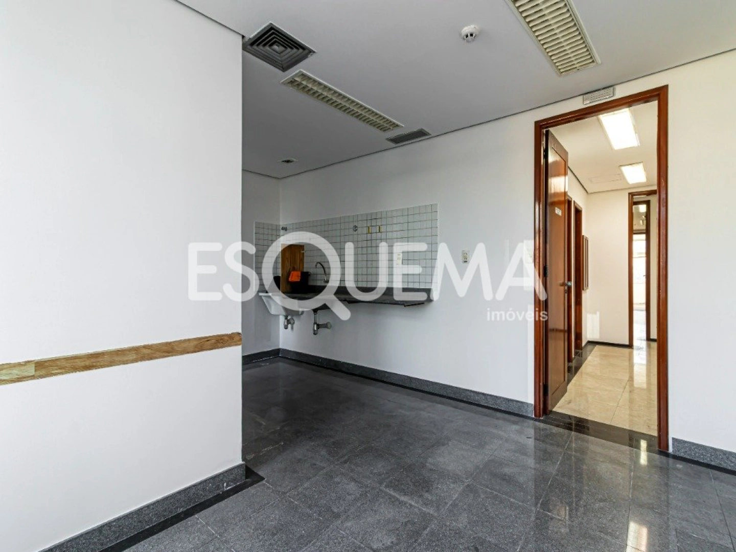 Sala comercial ampla em localização estratégica - Imagem 10