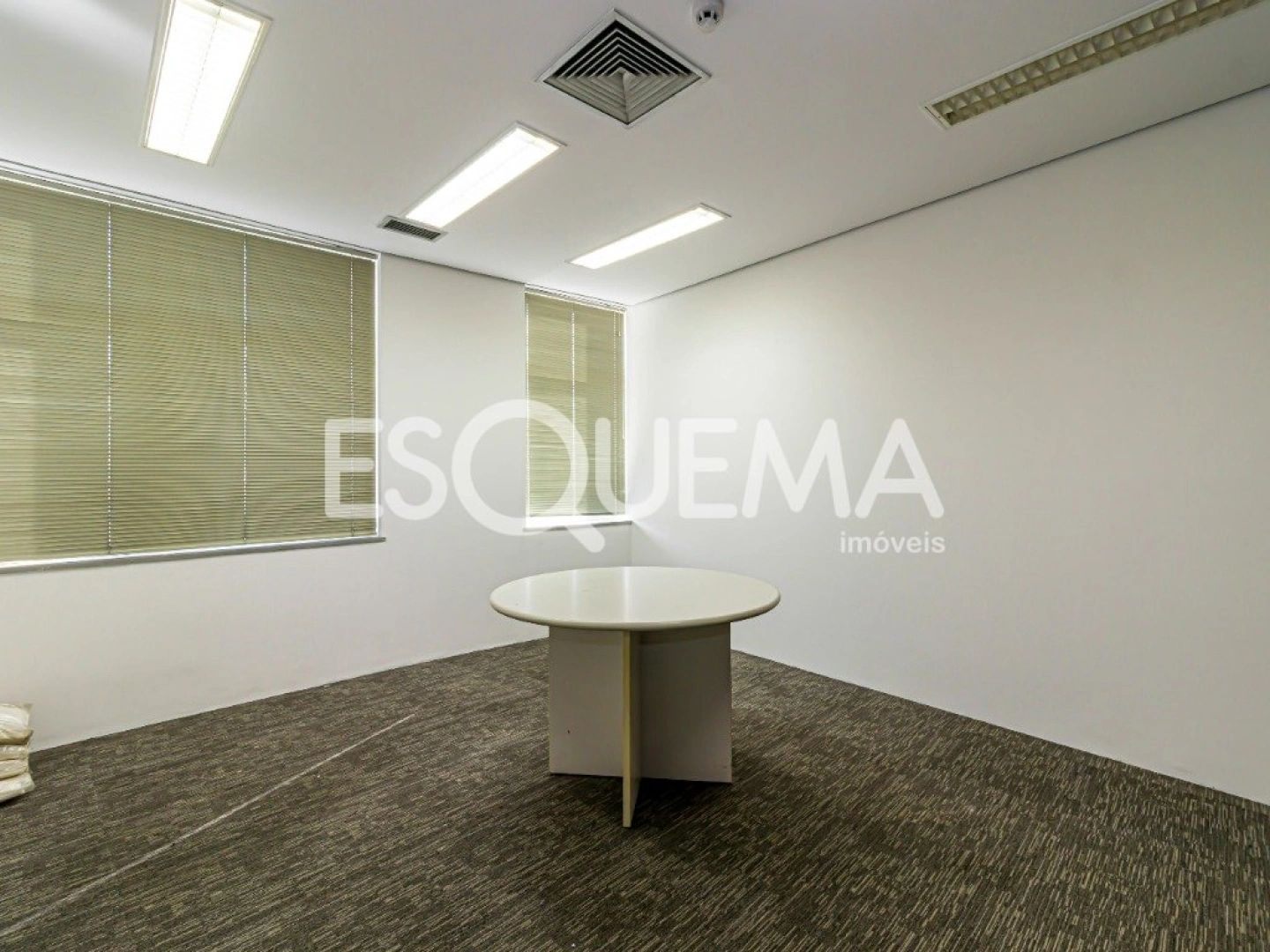 Sala comercial ampla em localização estratégica - Imagem 12