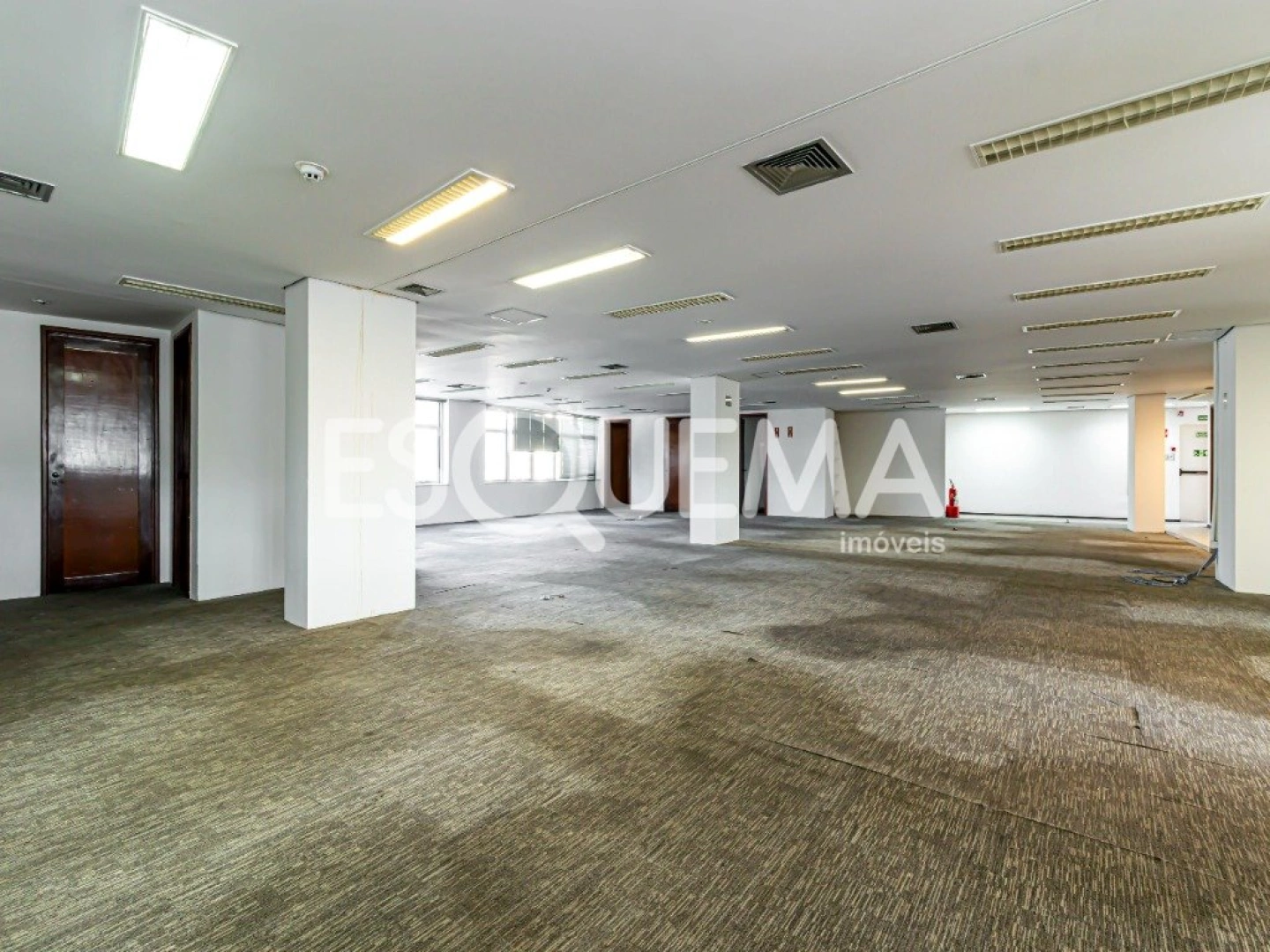 Sala comercial ampla em localização estratégica - Imagem 1