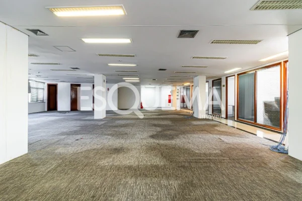 Sala comercial ampla em localização estratégica