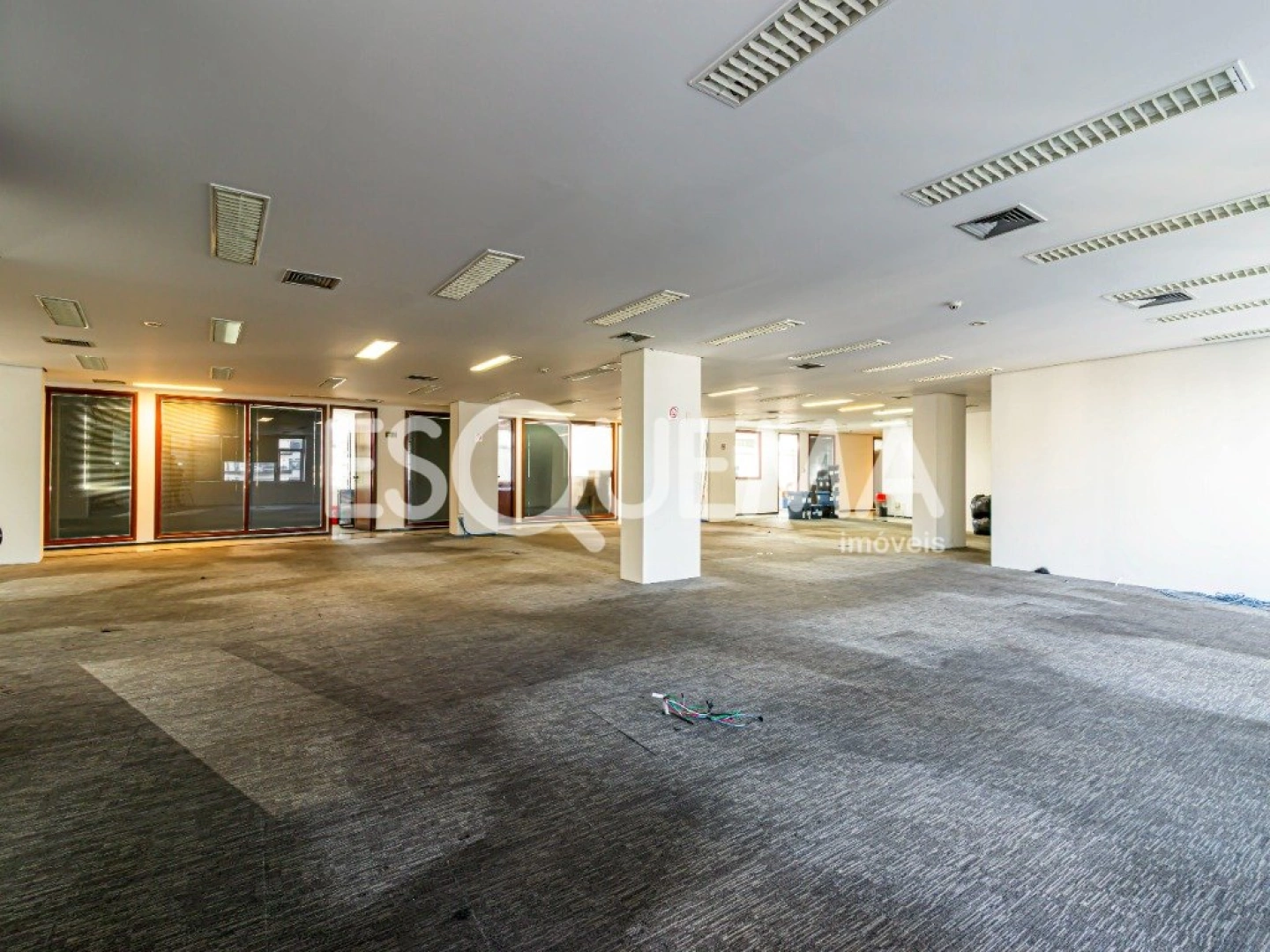Sala comercial ampla em localização estratégica - Imagem 4