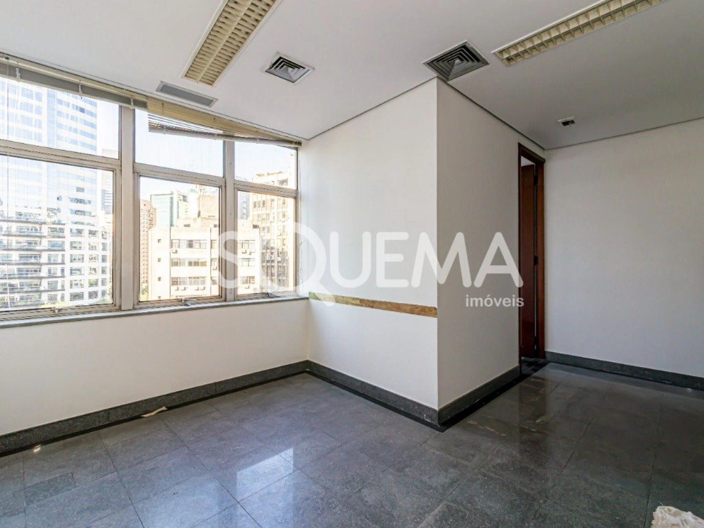 Sala comercial ampla em localização estratégica - Imagem 6