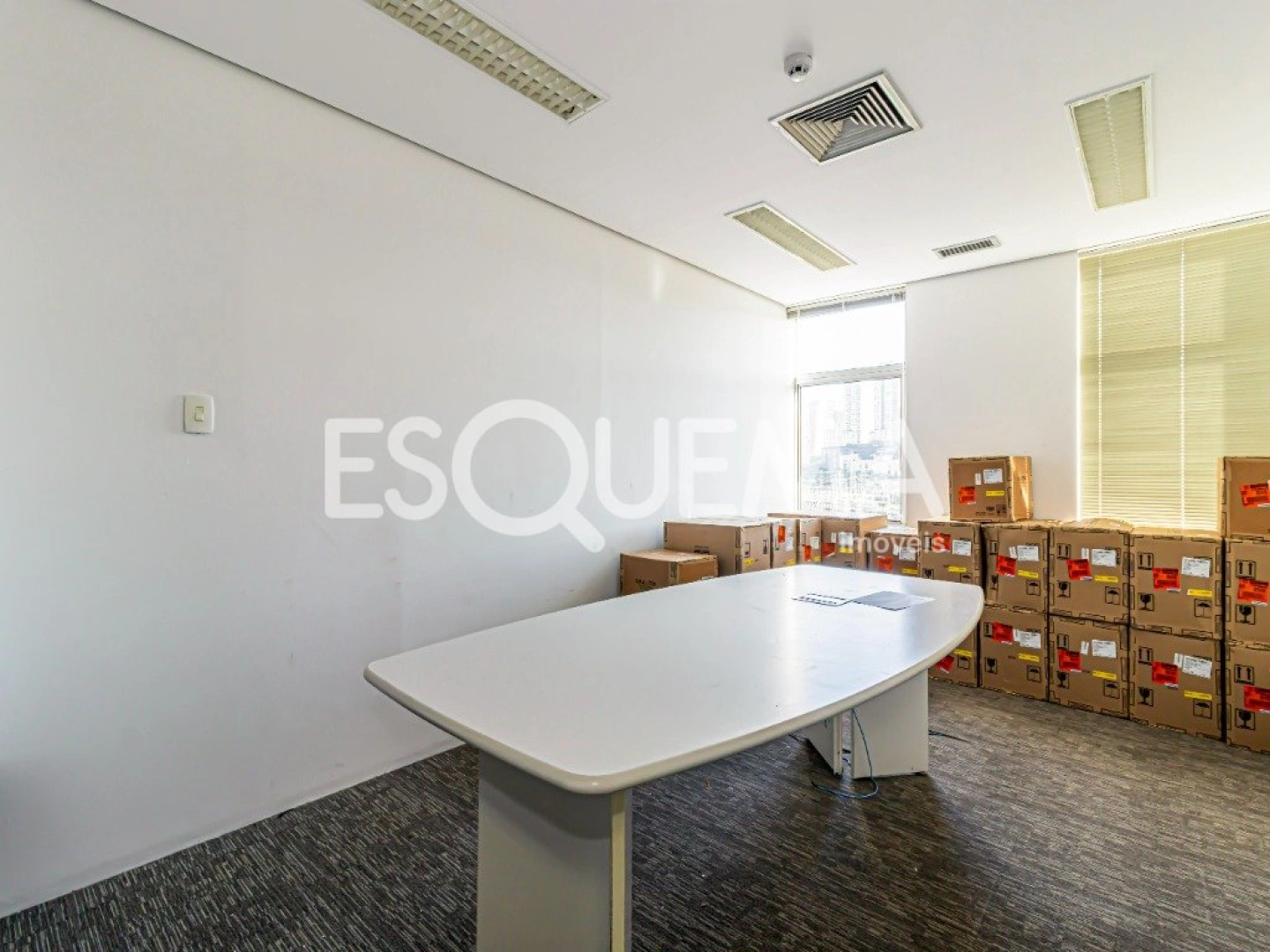 Sala comercial ampla em localização estratégica - Imagem 7