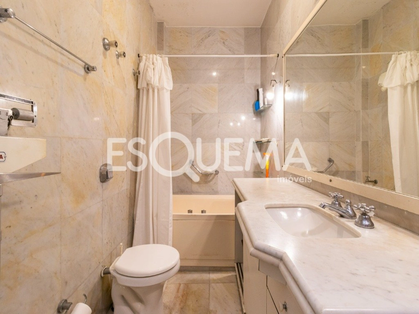 Casa térrea à venda no Alto de Pinheiros - Imagem 13
