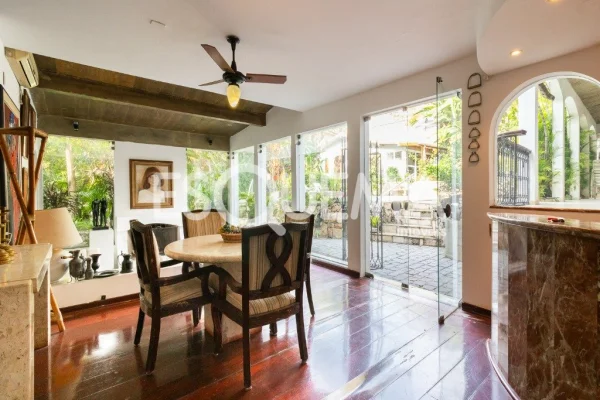 Casa térrea à venda no Alto de Pinheiros