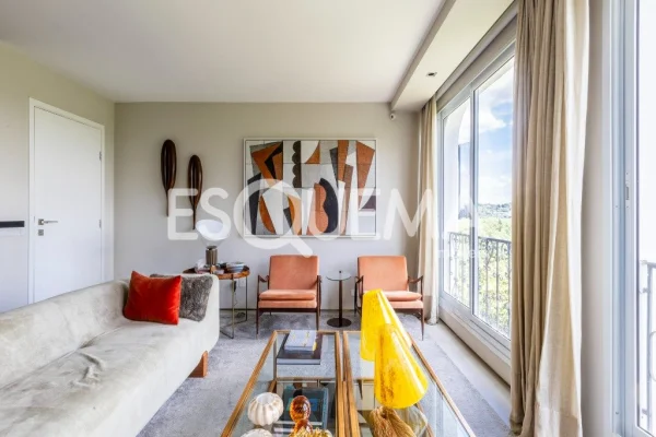 Apartamento reformado com vista para o Parque do Povo