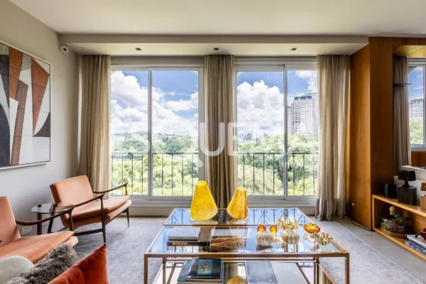 Apartamento reformado com vista para o Parque do Povo