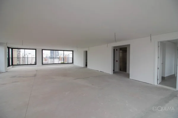 Apartamento em andar alto com 375 m² e planta para personalizar em Moema Pássaros