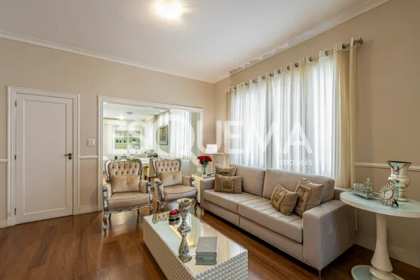 Casa charmosa em rua tranquila no Jardim Paulista