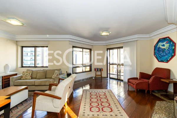 Apartamento no Itaim Bibi em rua cobiçada
