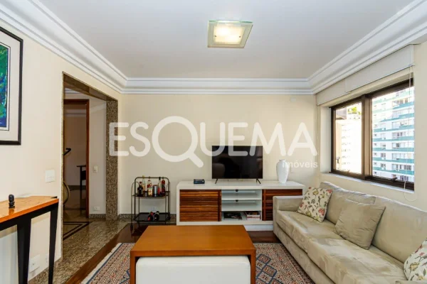 Apartamento no Itaim Bibi em rua cobiçada