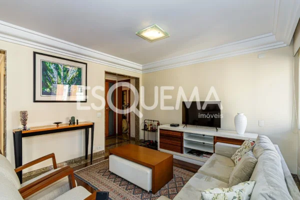 Apartamento no Itaim Bibi em rua cobiçada