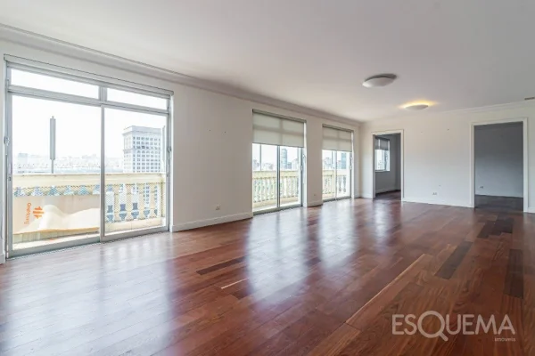 Apartamento amplo com vista deslumbrante no Jardim Europa