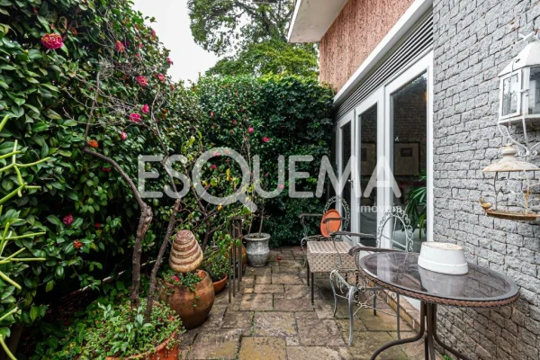 Casa térrea no Jardim Paulistano, ideal para receber um projeto contemporâneo