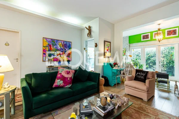 Casa térrea no Jardim Paulistano, ideal para receber um projeto contemporâneo