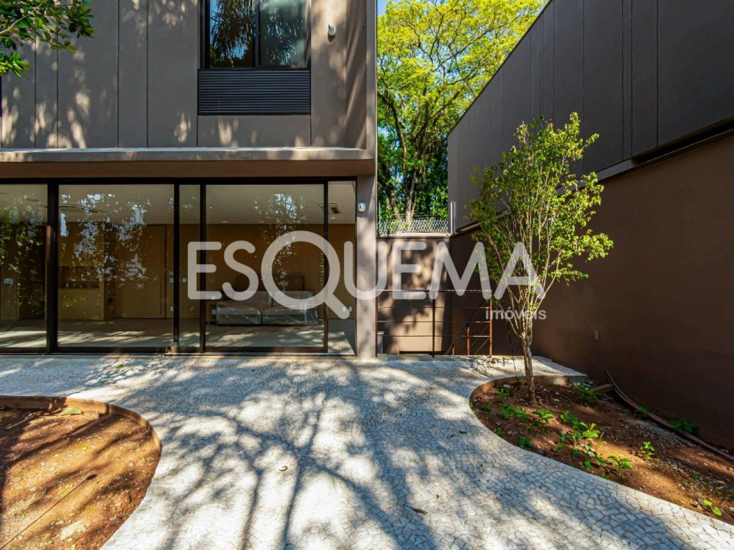 Casa nova e decorada em condomínio na Cidade Jardim - Imagem 1