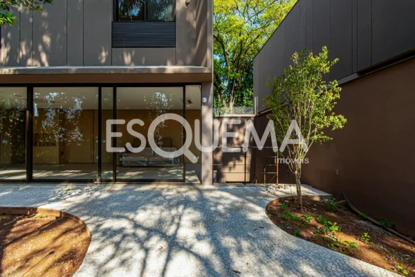 Casa nova e decorada em condomínio na Cidade Jardim