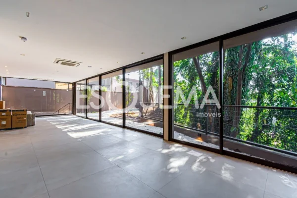 Casa nova e decorada em condomínio na Cidade Jardim