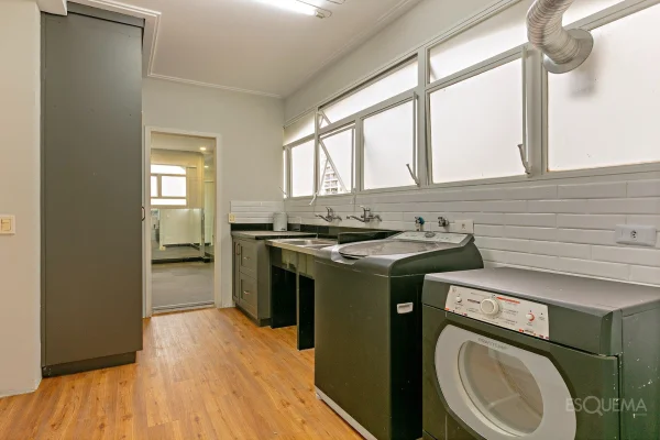 Apartamento clássico e atemporal com planta versátil
