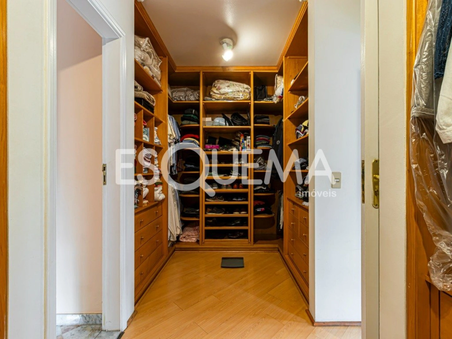 Casa clássica em rua fechada no Alto de Pinheiros - Imagem 13