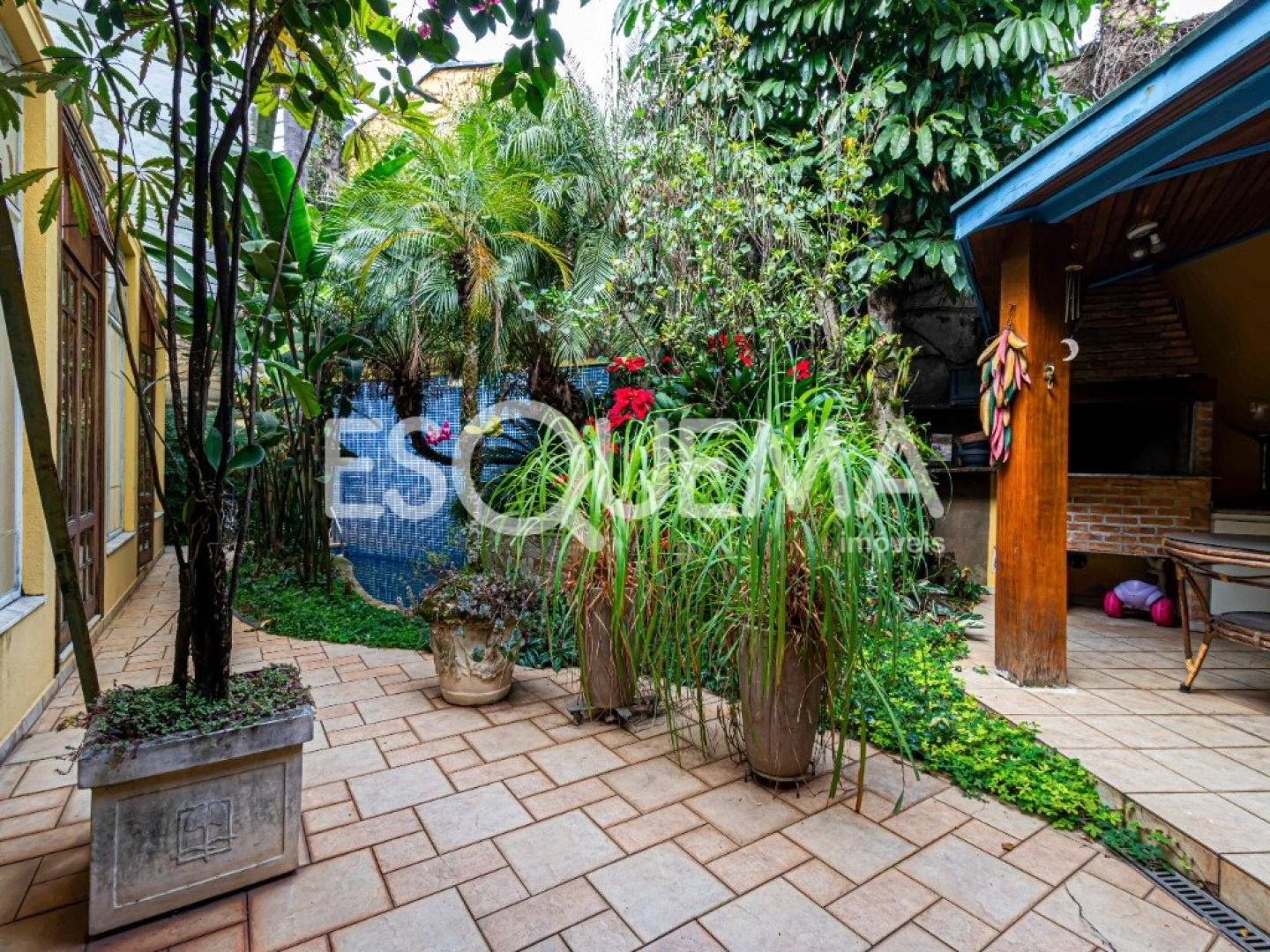 Casa clássica em rua fechada no Alto de Pinheiros - Imagem 9
