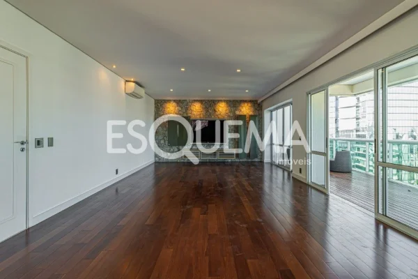 Cobertura duplex com vista privilegiada no miolo do Itaim Bibi