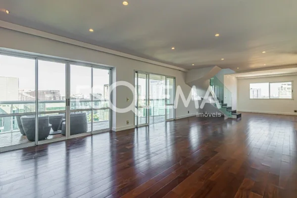Cobertura duplex com vista privilegiada no miolo do Itaim Bibi