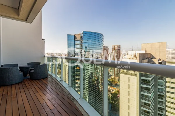 Cobertura duplex com vista privilegiada no miolo do Itaim Bibi