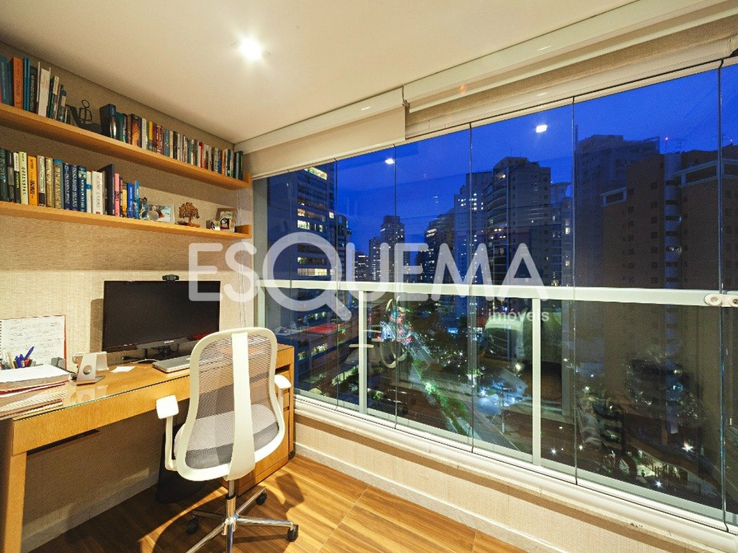 Apartamento com varanda gourmet e lareira em Moema - Imagem 10