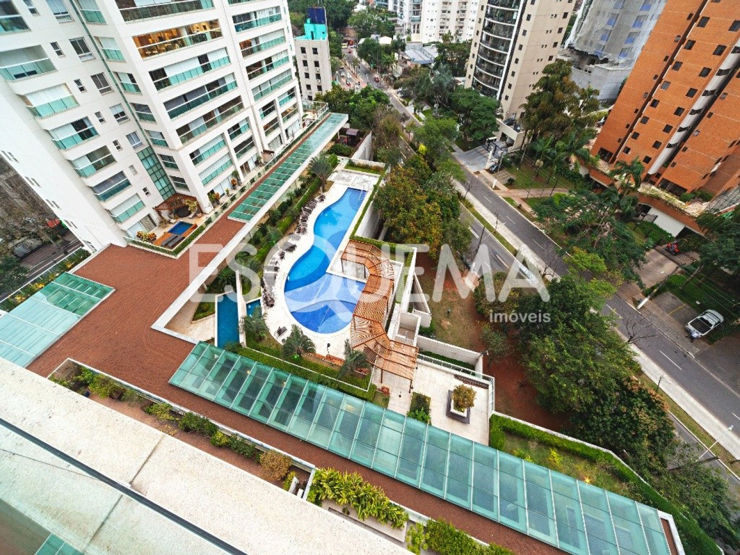 Apartamento com varanda gourmet e lareira em Moema - Imagem 14
