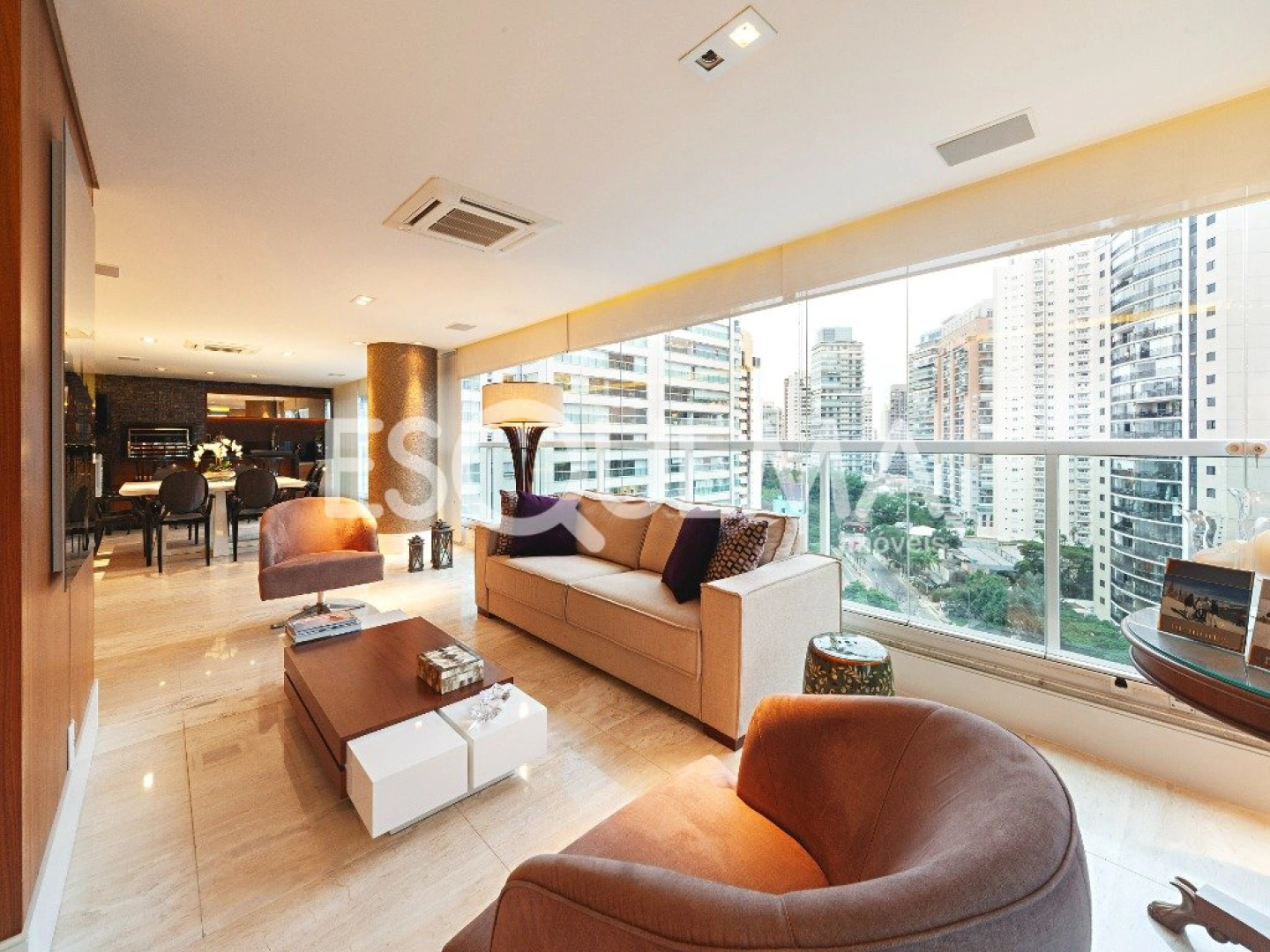 Apartamento com varanda gourmet e lareira em Moema - Imagem 2