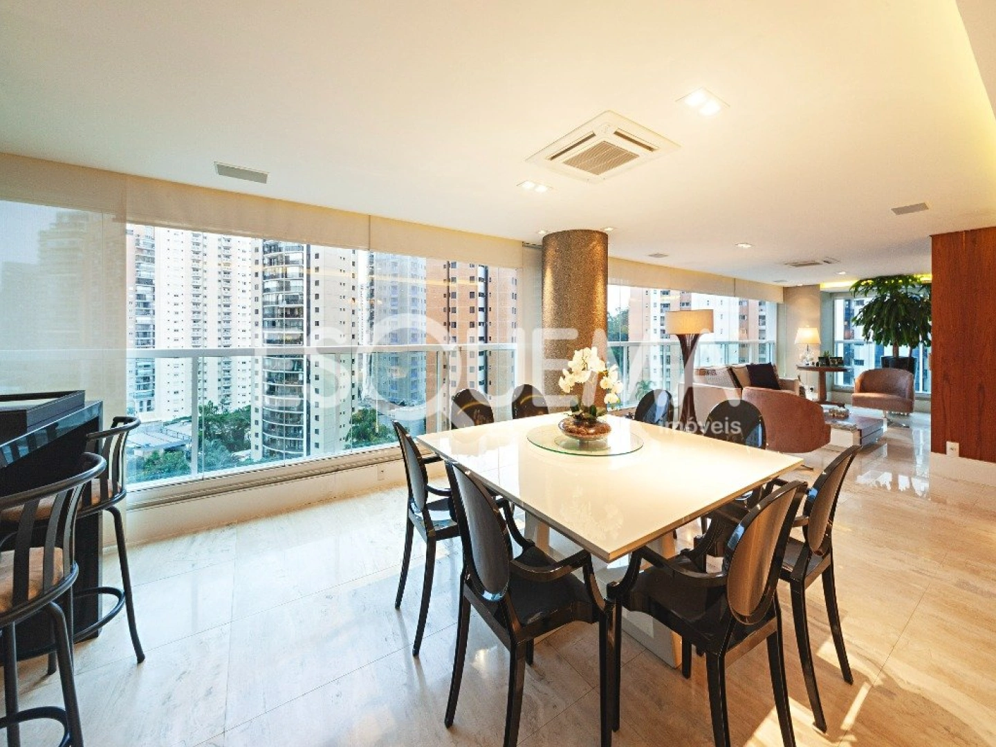 Apartamento com varanda gourmet e lareira em Moema - Imagem 3