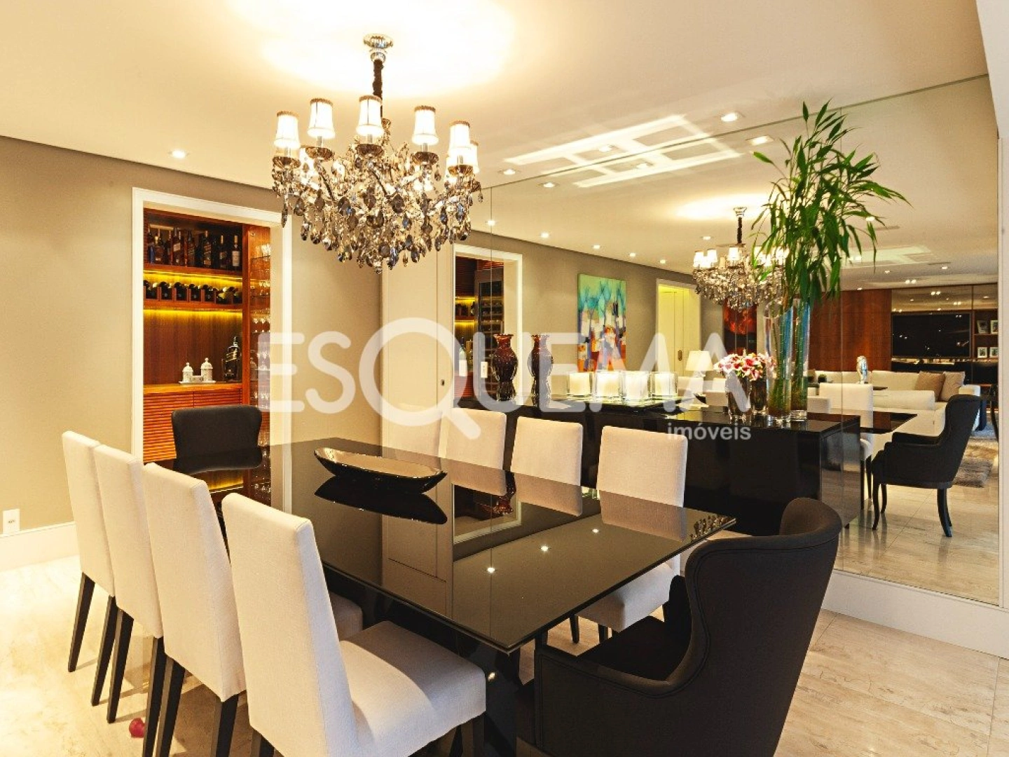 Apartamento com varanda gourmet e lareira em Moema - Imagem 4