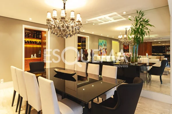 Apartamento com varanda gourmet e lareira em Moema