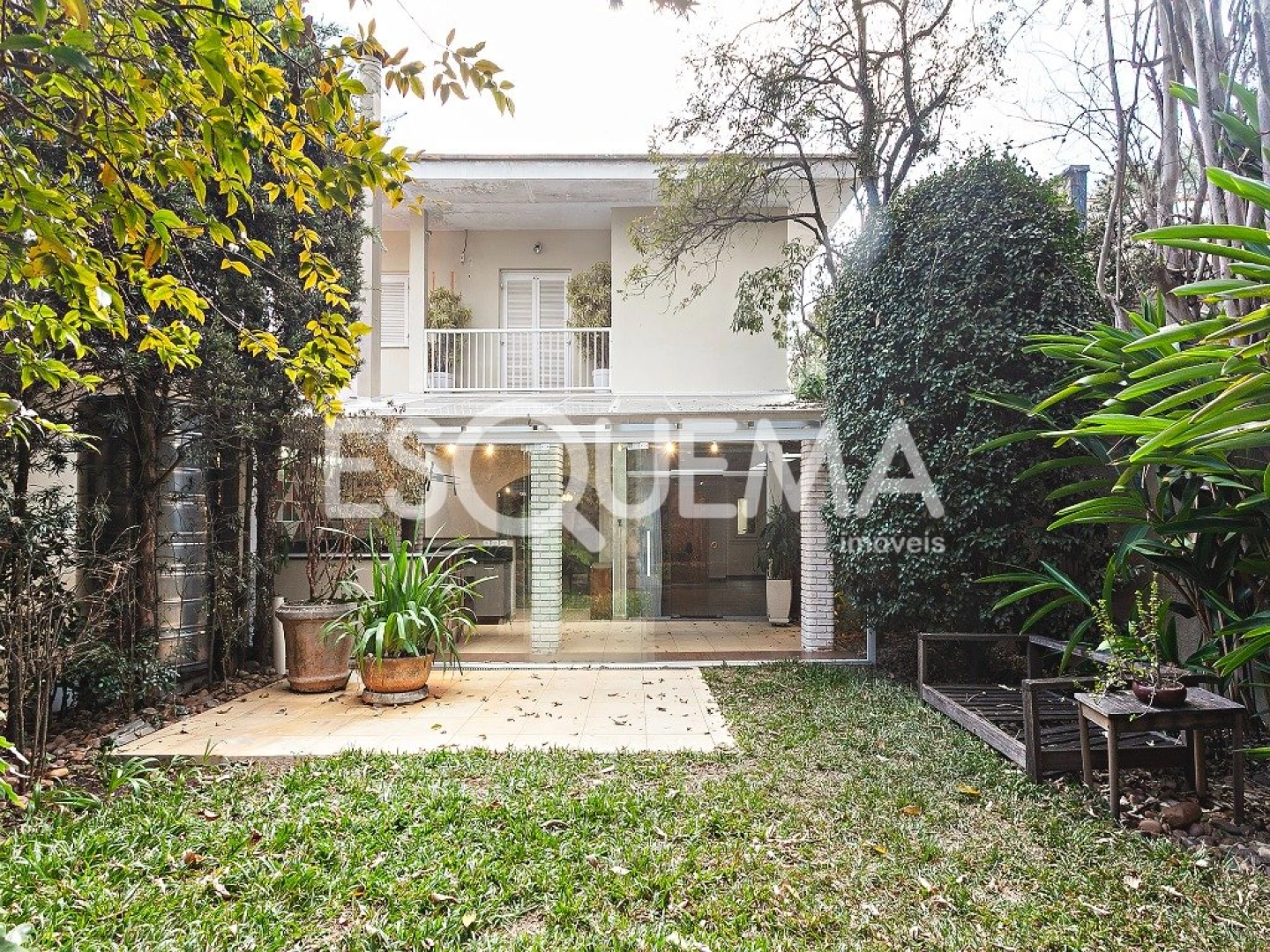 Casa próxima à Praça Panamericana - Imagem 1