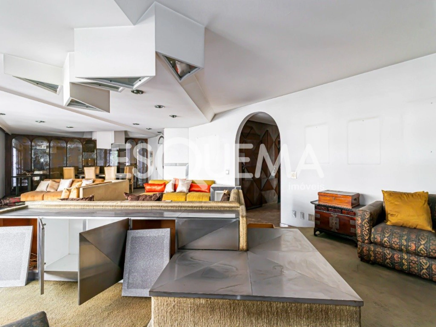 Apartamento amplo com ambientes bem distribuídos em ótima localização - Imagem 3