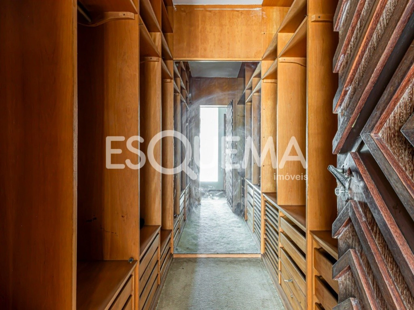 Apartamento amplo com ambientes bem distribuídos em ótima localização - Imagem 9