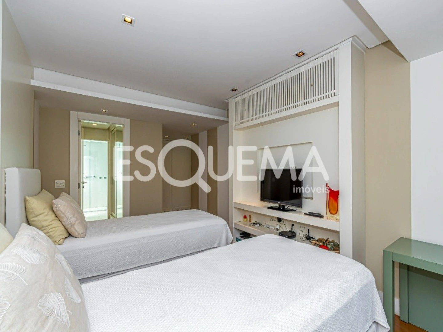 Casa em condomínio com quadra de tênis no Jardim Paulistano - Imagem 12