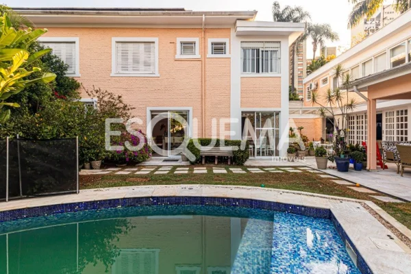 Casa em excelente localização no Jardim Europa